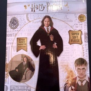 NIB Harry Potter Comfy fleece Throw Blanket with Sleeves Black Gryffindor